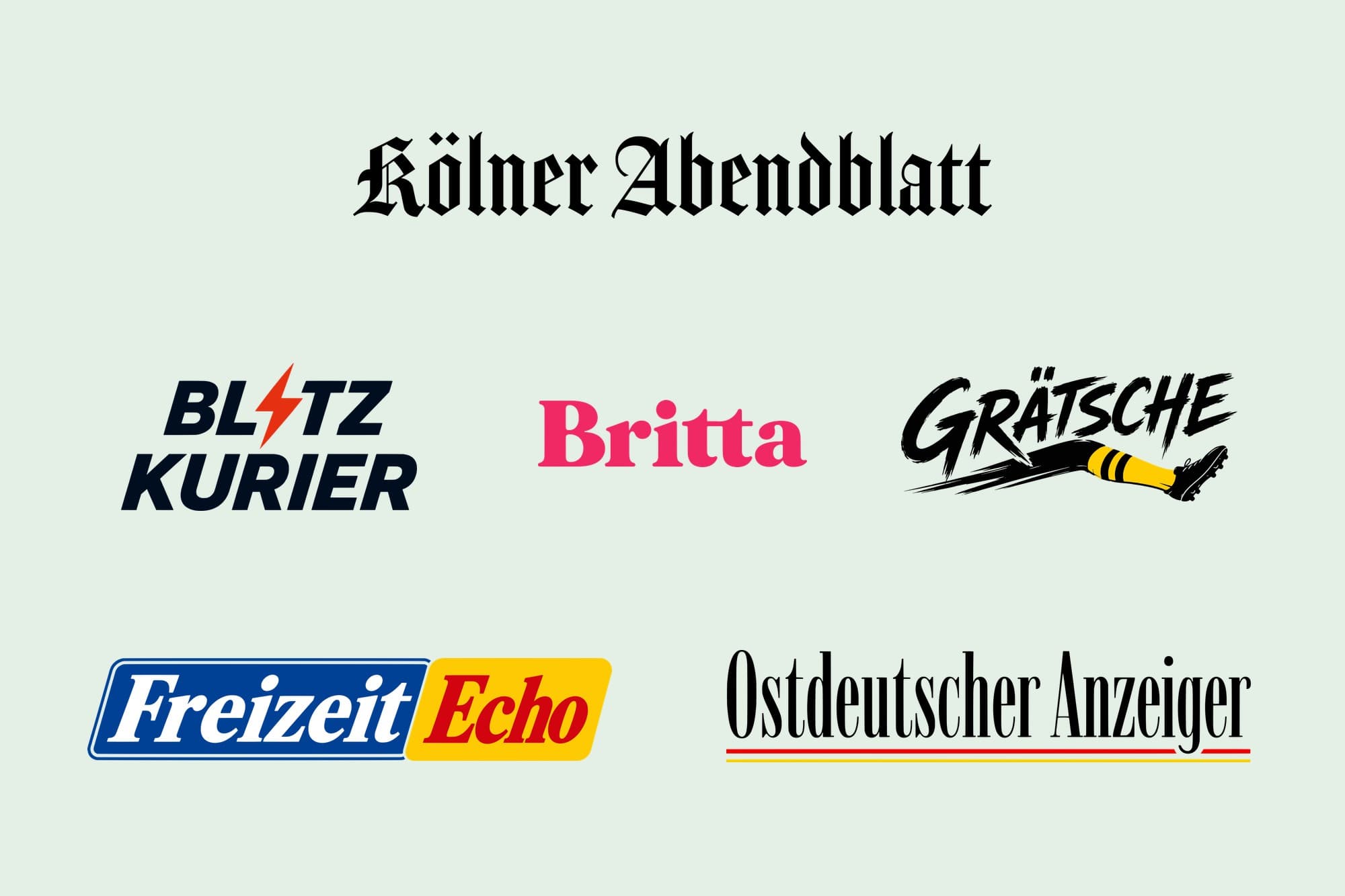 Die Logos der sechs Zeitungen auf salbeigrünem Grund: Kölner Abendblatt, Blitz-Kurier, Britta, Grätsche, Freizeit Echo und Ostdeutscher Anzeiger